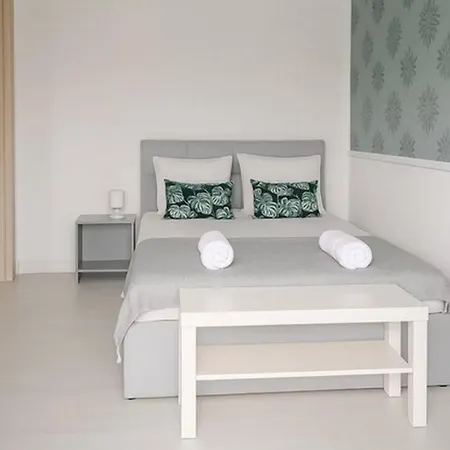 Elegant One-bedroom Lejlighed
